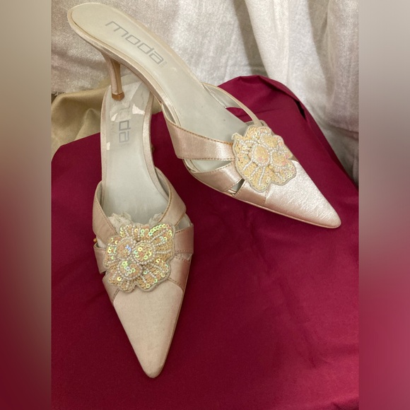 Women's MODA Pointed Toe Mules 6.5M NWOT - Picture 1 of 7